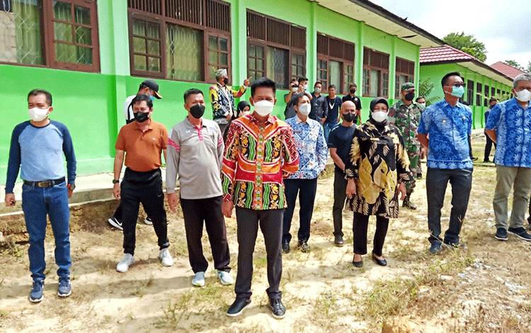 Bupati Barito Utara Minta Ada Ruang Terbuka Hijau di Lingkungan Sekolah