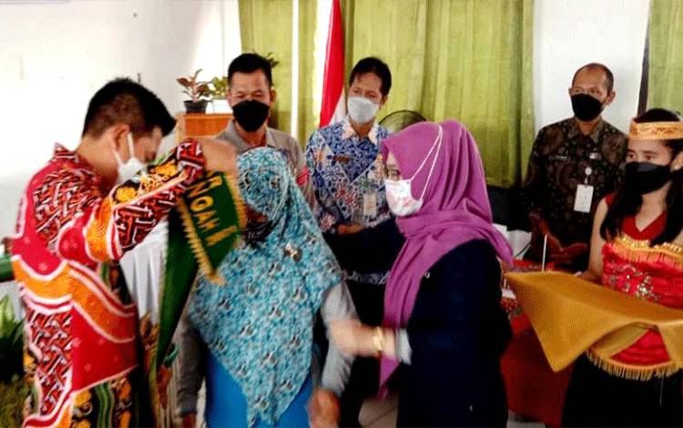 Guru SMPN 1 Muara Teweh Dikukuhkan sebagai Duta Rumah Belajar Nasional?