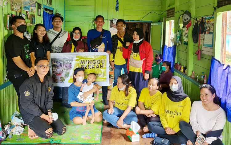 Komunitas Kunang-Kunang Barito Timur Salurkan Bantuan untuk Anak Berkebutuhan Khusus