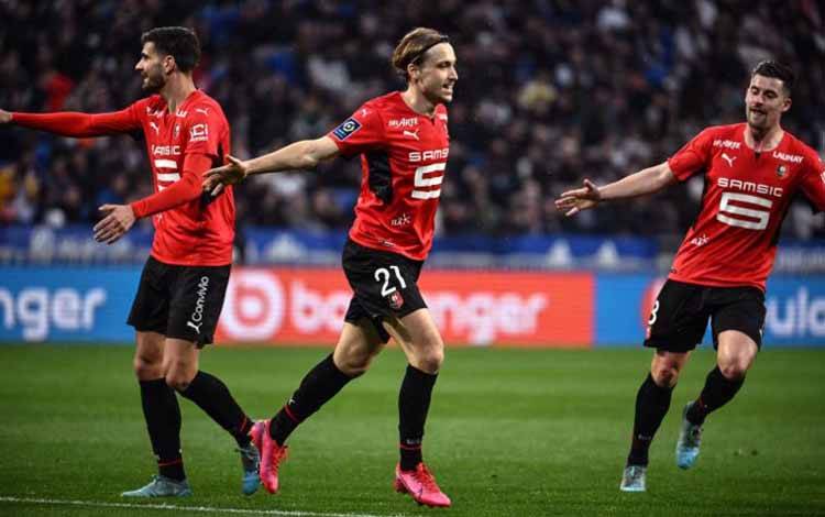 Rennes Rontokkan Tuan Rumah Lyon 4-2