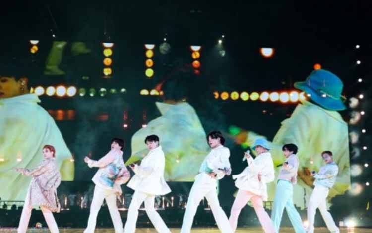 Pemutaran Konser BTS Raup Rp 467 Miliar di Seluruh Dunia
