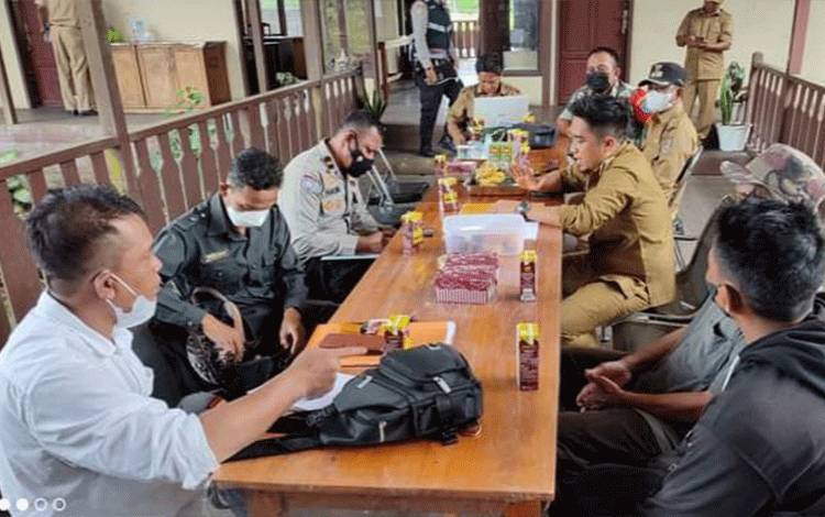 Kecamatan Kamipang Mediasi Klaim Parit Antara Warga Telaga dengan PT AUS