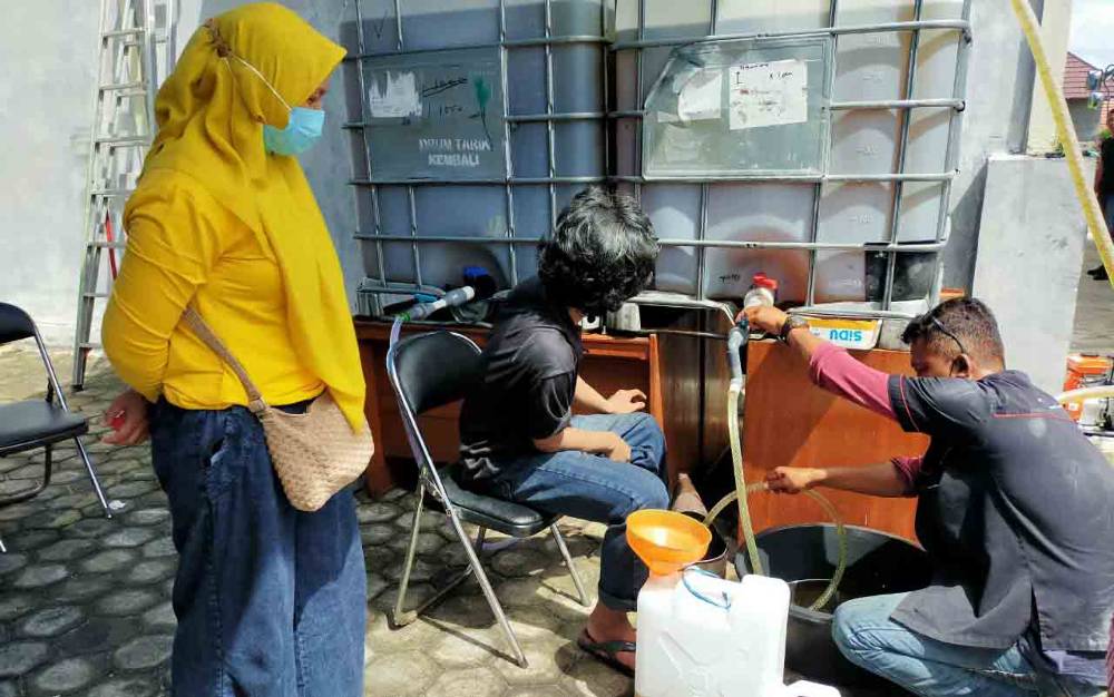 Pelaku UMKM Rela Datang Jauh dan Mengantre Demi Minyak Goreng Murah CBI Grup