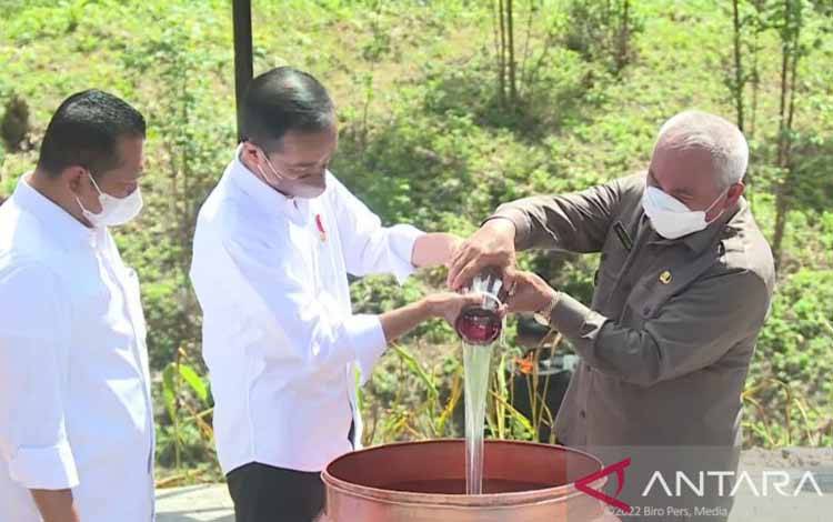 Gubernur Kaltim Paling Akhir Serahkan Tanah dan Air ke Presiden RI