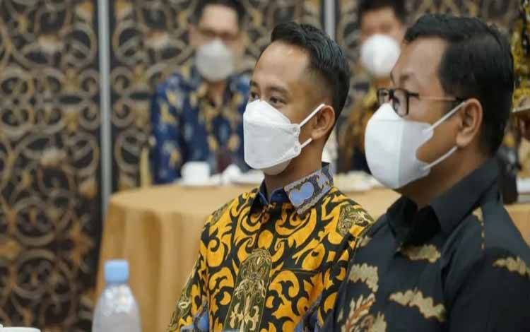 Wali Kota Palangka Raya, Fairid Naparin saat menghadiri pertemuan dengan Wakil Ketua MPR