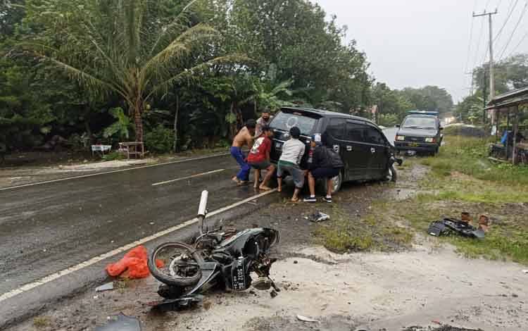 Mobil dan Sepeda Motor Tabrakan di Basarang Kapuas, Pengendara Luka-Luka