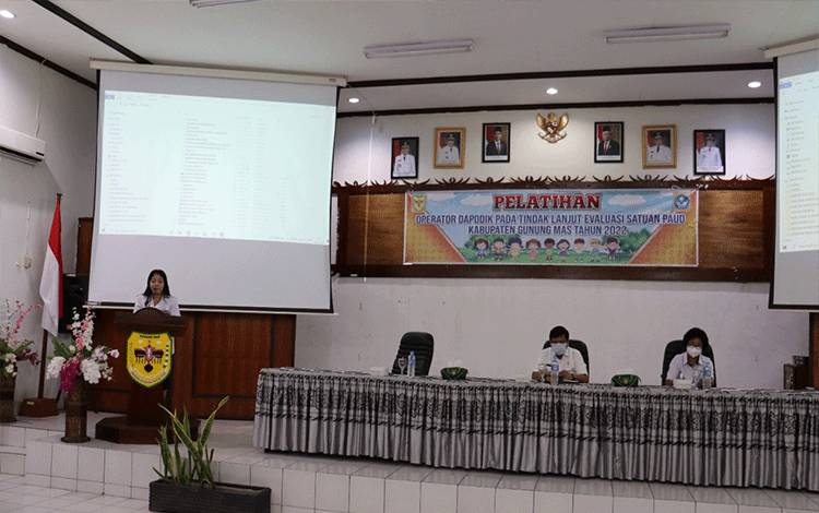 Kegiatan pelatihan Operator Data Pokok Pendidikan (Dapodik) pada tindak lanjut evaluasi Satuan PAUD Kabupaten Gumas di Aula Bappedalitbang pada Rabu, 16 Maret 2022