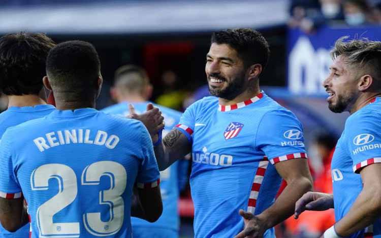 Luis Suarez Kirim Isyarat kepada Gerrard Siap Ditarik ke Aston Villa