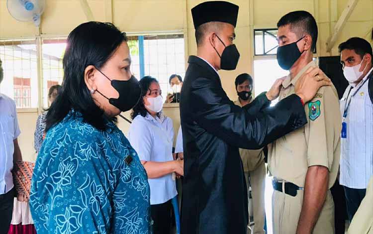 Lantik Pj Kades Tumbang Muroi dan Bukit Batu, Ini Pesan Camat Mantangai