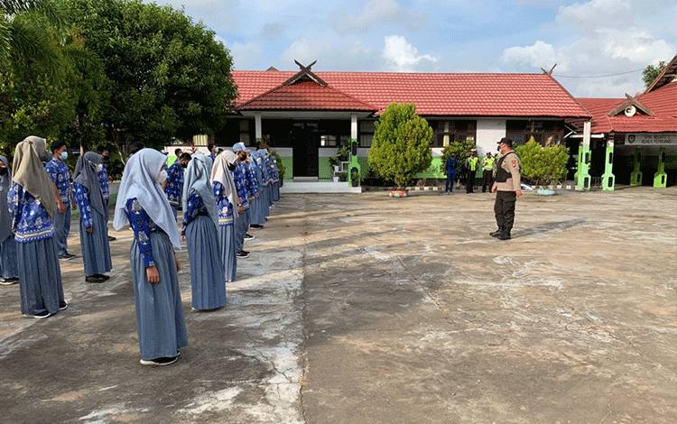 Satuan Binmas Polres Seruyan Beri Pembinaan Kepada Pelajar
