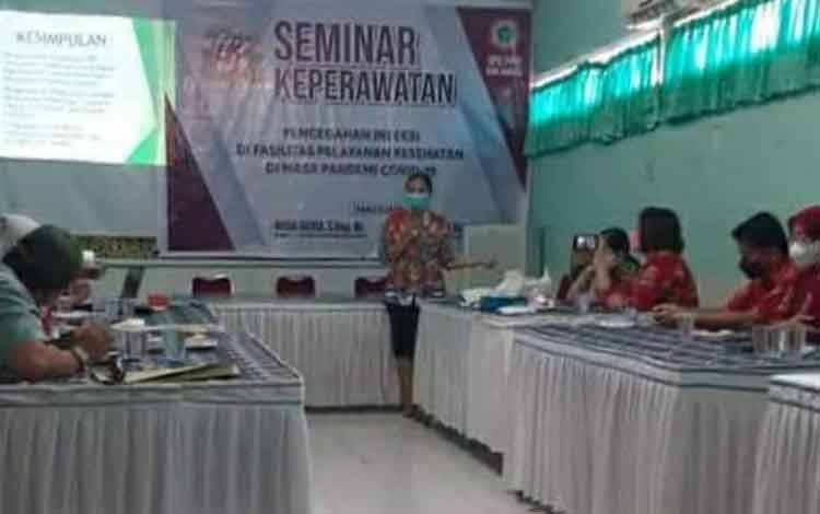 Suasana saat seminar keperawatan yang digelar PPNI Kabupaten Kapuas, bertempat di Aula RSUD dr H Soemarno Sosroatmodjo Kuala Kapuas.