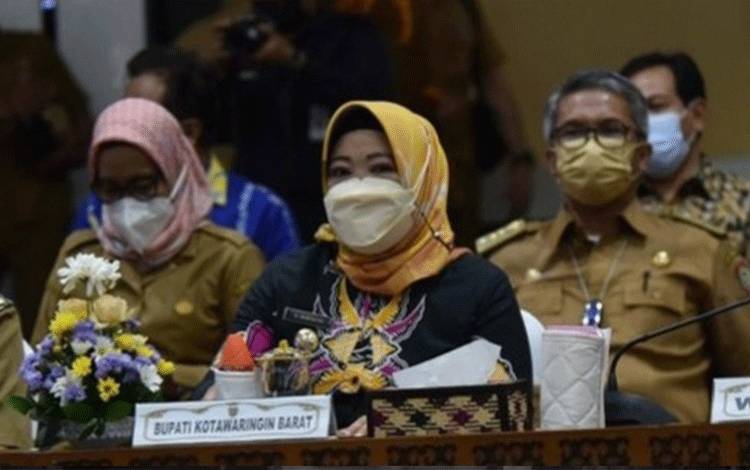 Bupati Kobar Nurhidayah