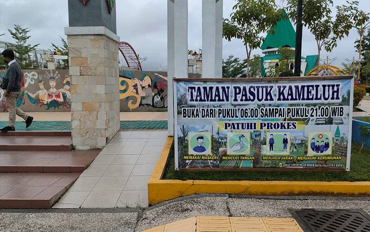 Spanduk pemberitahuan dibukanya Taman Pasuk Kameloh Palangka Raya