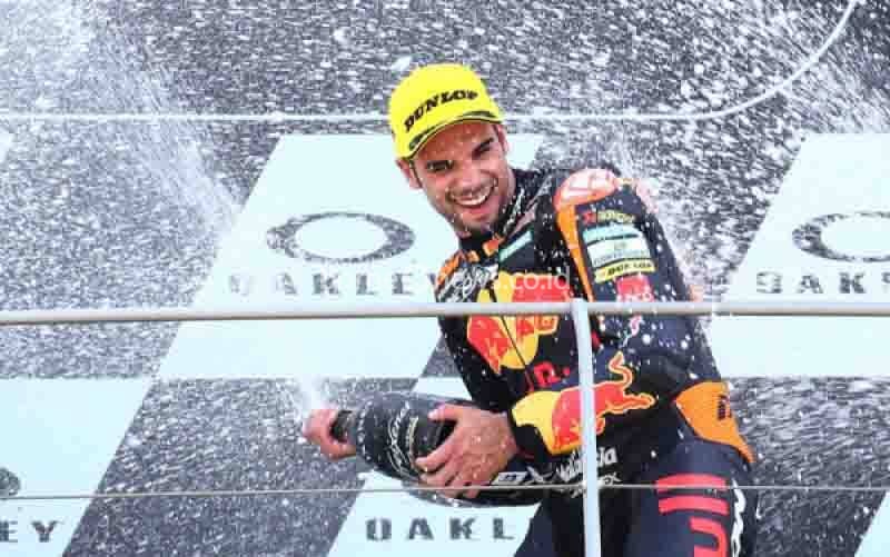Jinakkan Lintasan Basah Mandalika, Oliveira Juarai GP Indonesia