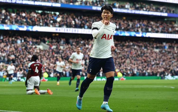 Selebrasi Son Heung-Min setelah mencetak gol keduanya dalam pertandingan Liga Inggris antara Tottenham melawan West Ham pada 21 Maret 2022. ANTARA/REUTERS/DAVID KLEIN