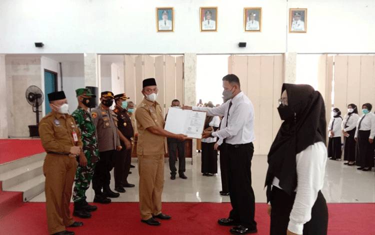 Pemkab Sukamara Serahkan Petikan SK CPNS dan CPPPK?