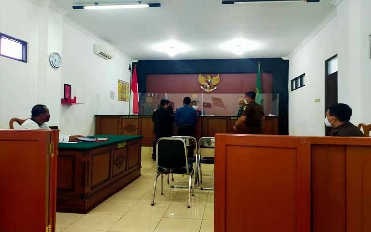 Saksi Sebut Tersangka Rugi karena 9 Kades Tak Membayar