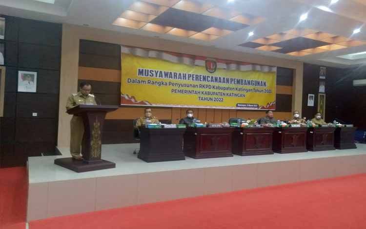 Bupati Katingan, Sakariyas menyampaikan sambutan pada pembukaan Musrenbang RKPD kabupaten