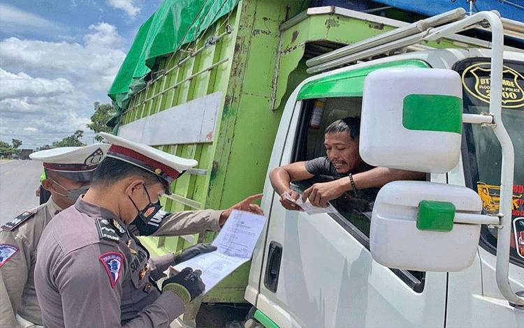 Satlantas Polres Kobar Tindak 84 Truk Kelebihan Muatan