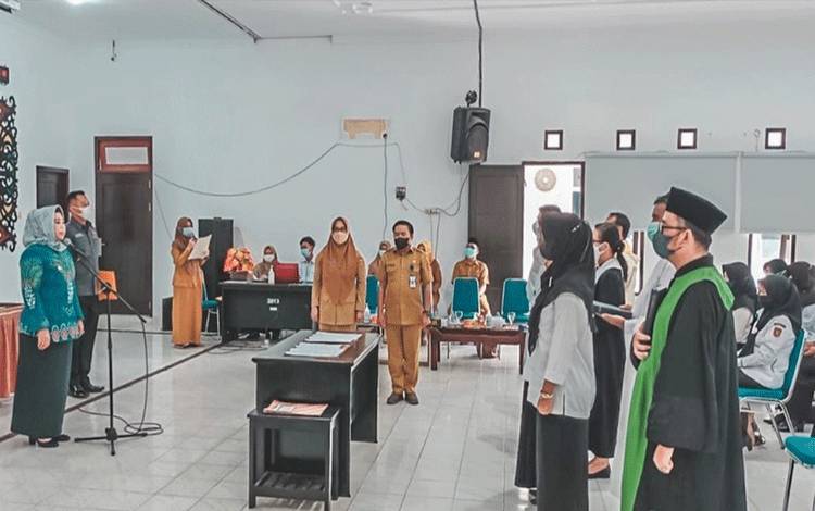 Bupati Kobar Ambil Sumpah 80 PPPK Guru dan Non Guru