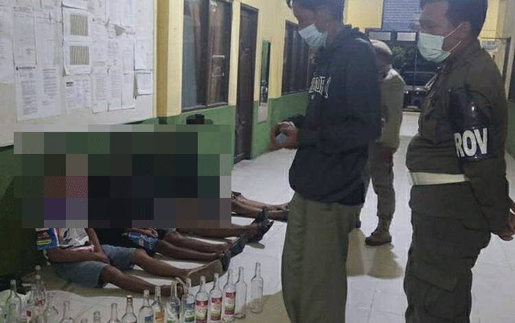 Satpol PP dan Damkar Kapuas Amankan Sejumlah Remaja Resahkan Warga
