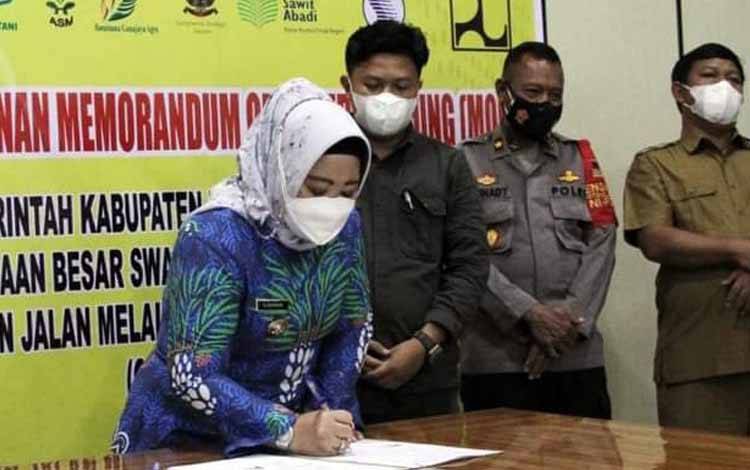 Pemkab Kobar Lanjutkan Pembangunan Jalan dengan Pola Konsorsium