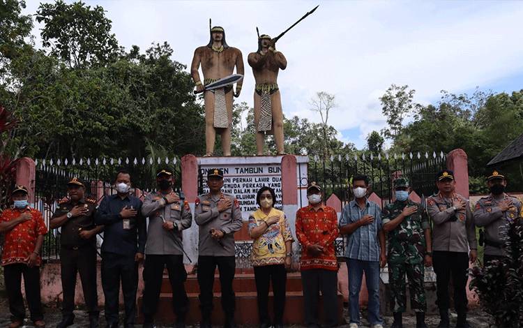 Kapolda Kalteng Kunjungi Situs Budaya di Kabupaten Gunung Mas