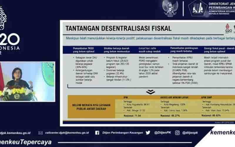 Menteri Keuangan Sri Mulyani Indrawati dalam Sosialisasi UU HKPD kepada Provinsi Riau yang diikuti Antara di Jakarta, Jumat (25/3/2022). (foto : ANTARA/Astrid Faidlatul Habibah)