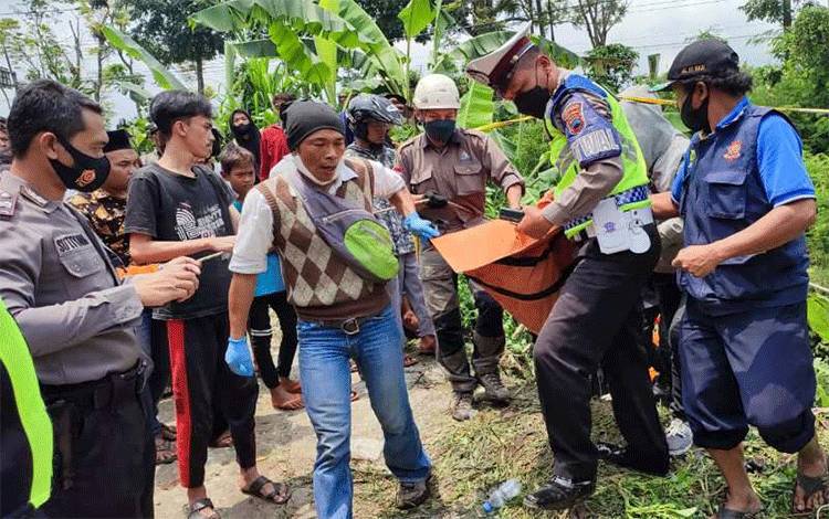 Dua Tewas Dalam Insiden Truk Masuk Jurang