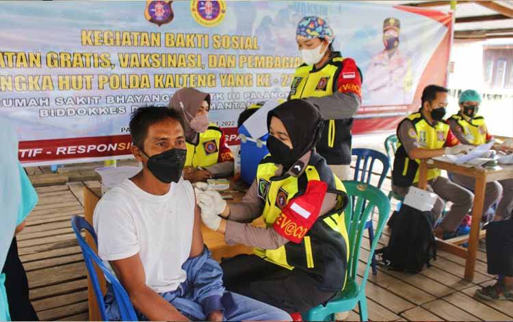 Ratusan Warga Kelurahan Kameloh Baru Ikuti Pengobatan dan Vaksinasi Gratis