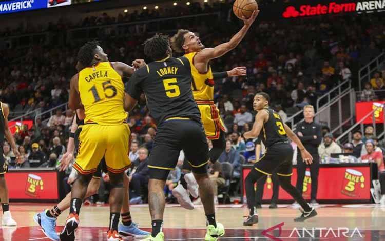 Hawks Tutup Pekan Kalahkan Warriors 121-110