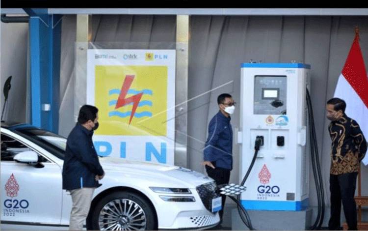 Jokowi: Kendaraan Listrik Jadi Solusi Tekan Impor BBM
