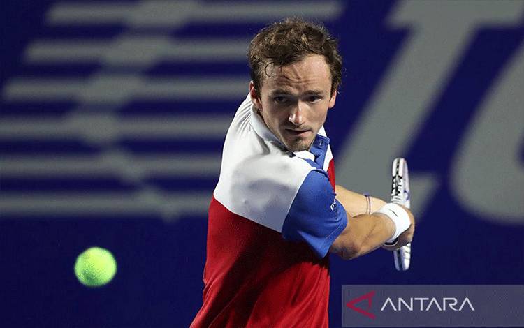 Medvedev Kalahkan Murray, Buka Peluang Kembali ke Peringkat Teratas