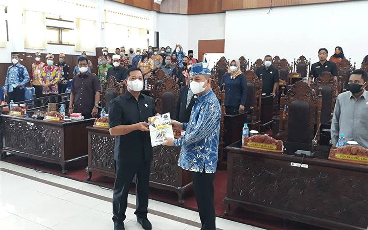 Paripurna DPRD Kapuas Umumkan Anggota Pansus LKPj Bupati 2021, Ini Namanya
