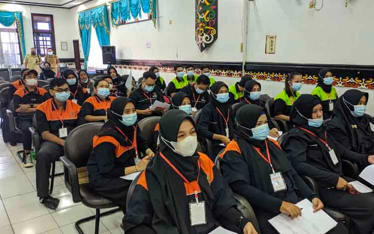 Sejumlah peserta pemagangan dalam negeri, saat mendapatkan pelatihan.