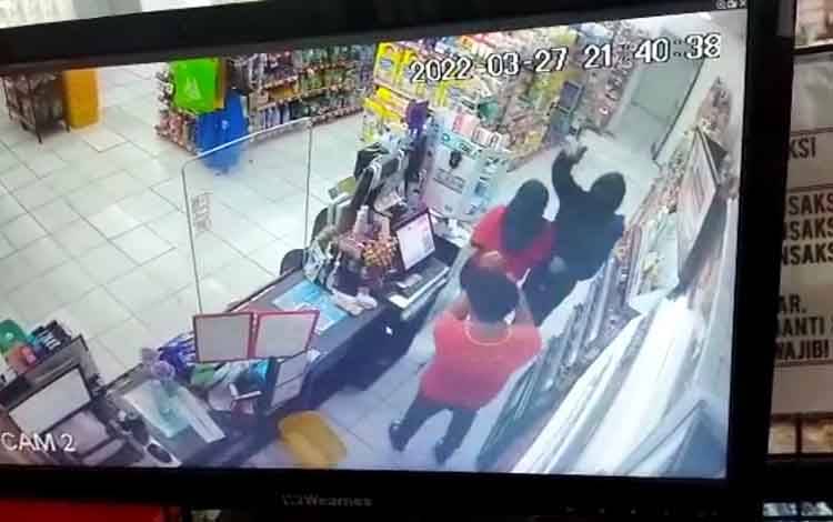 Perampok Bersenpi Beraksi di Alfamart Jalan A Yani Sampit, Kasir Luka-luka