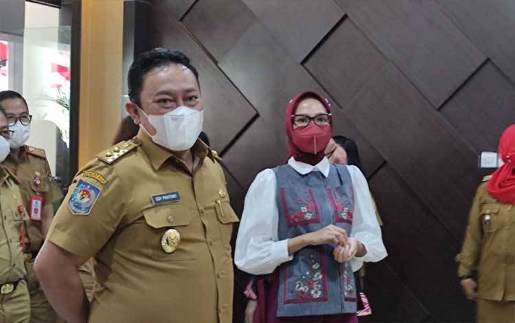 Wakil Gubernur Kalteng, Edy Pratowo saat mendampingi Ketua TP PKK Kalteng Ivo Sugianto Sabran