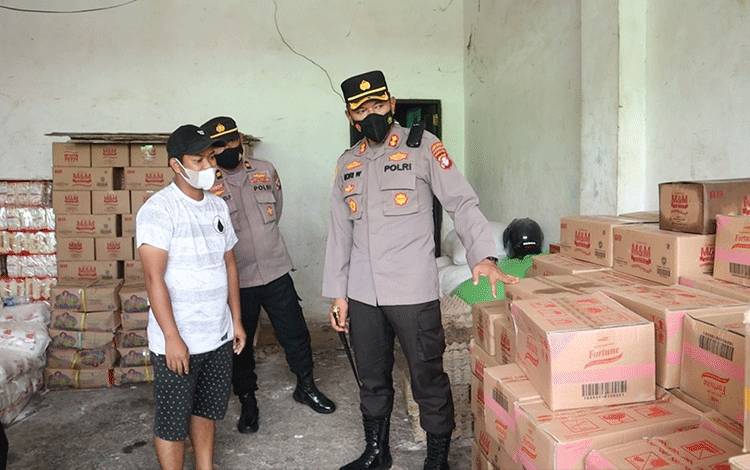 Pantau Ketersediaan Minyak Goreng, Kapolres Kapuas Sebut Stok Cukup