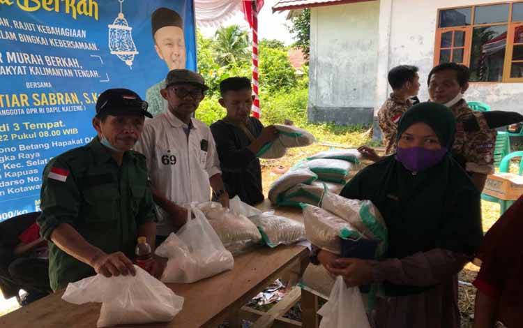 Pasar murah berkah digelar di Kabupaten Kapuas bertempat di Posko Amanah, Jalan Meranti Kecamatan Selat, Selasa, 29 Maret 2022