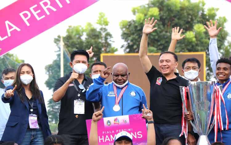 Bupati Barito Utara Hadiri Penutupan Piala Pertiwi