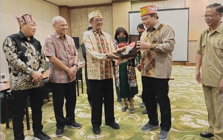 Kaji banding yang dilakukan oleh Kesbanpol Kota Palangka Raya bersama dengan pengurus FPK dan FBN Kota Palangka Raya, di Kota Samarinda, Kalimantan Timur. (Foto: istimewa)