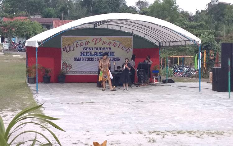 Siswa SMAN 1 Kurun Sajikan Penampilan Kreatif Saat Ujian Praktik Seni Budaya