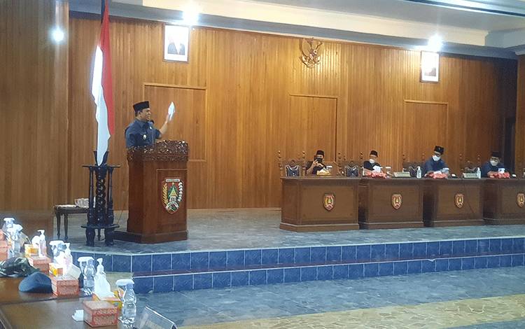 Wabup Kobar Sampaikan Tanggapan Terhadap Pemandangan Umum Atas 2 Ranperda dan LKPJ Bupati