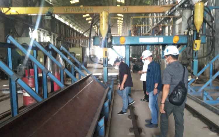 Bupati Nadalsyah dan Kadis PUPR Cek Rangka Jembatan Lemo
