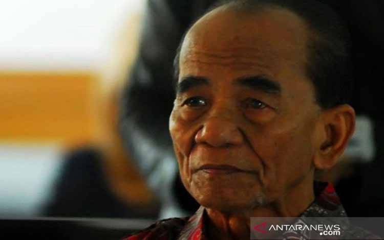 KPK Jemput Paksa eks Gubernur Riau Annas Maamun