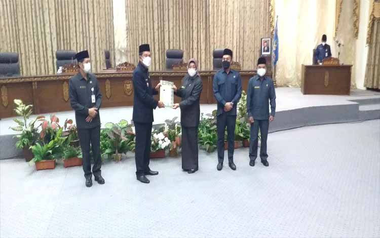 Bupati Barito Utara Sampaikan LKPj 2021