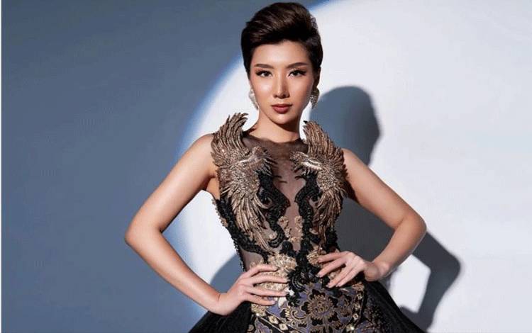 Nadia Tjoa Sabet Gelar Miss Face of Humanity 2022