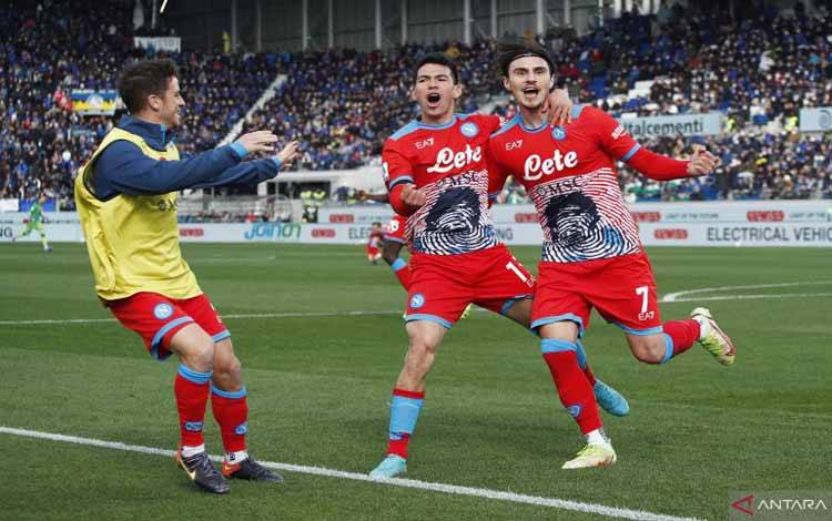 Napoli Tempel Ketat AC Milan Setelah Taklukkan Atalanta 3-1