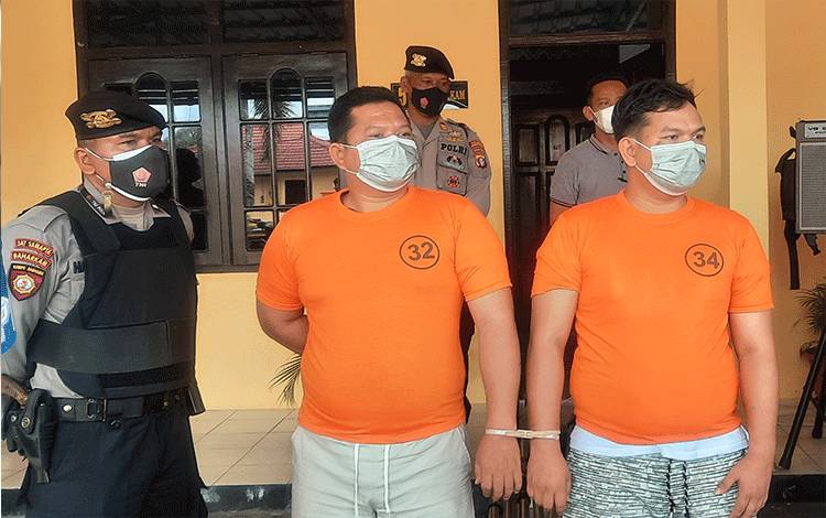 Beli Sawit Hasil Curian, Dua Penadah Digelandang ke Polres Kobar