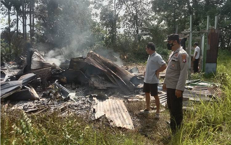 Sebuah Rumah di Kuala Kuayan Ludes Terbakar